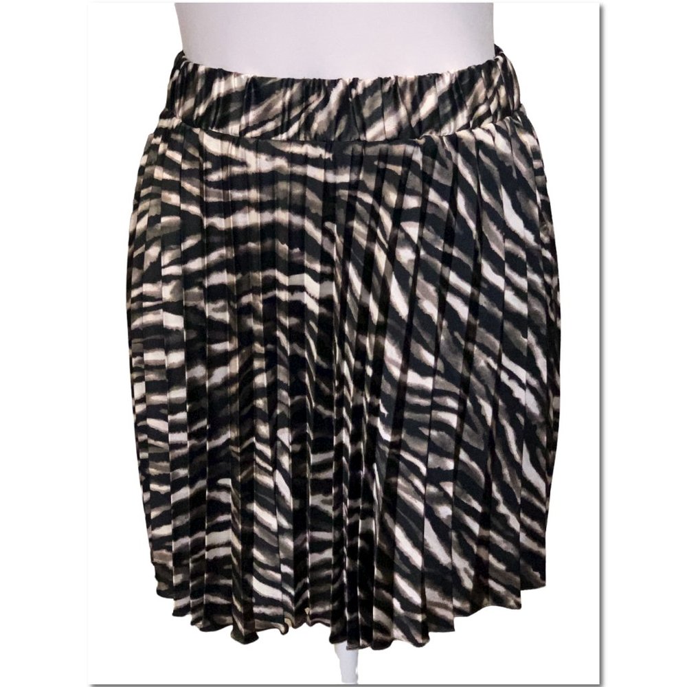 ZARA Zebra Print Pleated Skort Skirt Size Small Black and White NWOT